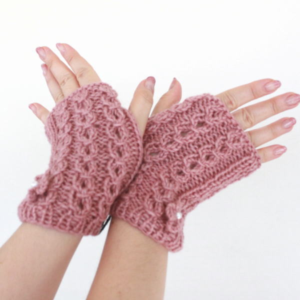 楽天市場 山久オリジナルニットキット オリムパス毛糸 メイクメイクフレーバー 1玉で編むハンドウォーマー A 模様編み Ko編み図 パール2ヶ付 手編み 手袋 編み物 手作りキット Olm Ym9 手芸の山久 手芸の山久