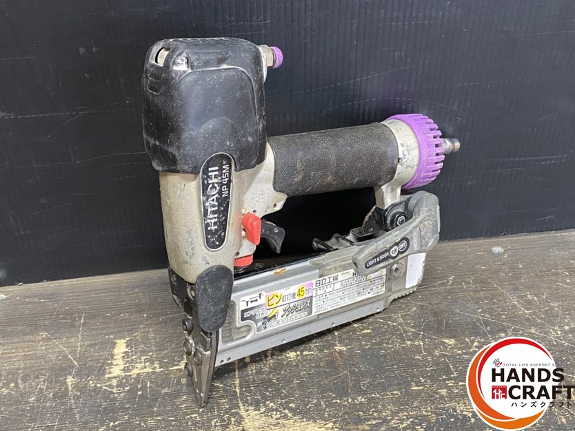●【中古品】HITACHI 日立工機 NP45M ピン釘打機 使用ピン釘:15-45mm 使用空気圧力:0.44-0.69MPa ※本体のみ