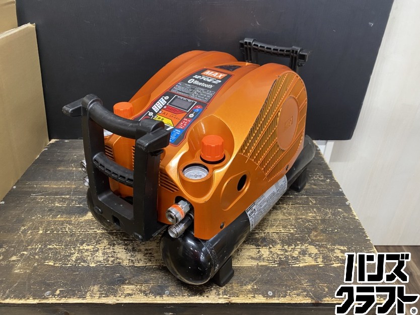 ●【貨物輸送無料】【中古品】MAX マックス AK-HH1270E2 エアコンプレッサ オレンジ色 高圧 貯蔵タンク電気容量:11L 単相100V【沖縄・離島・北海道除く】