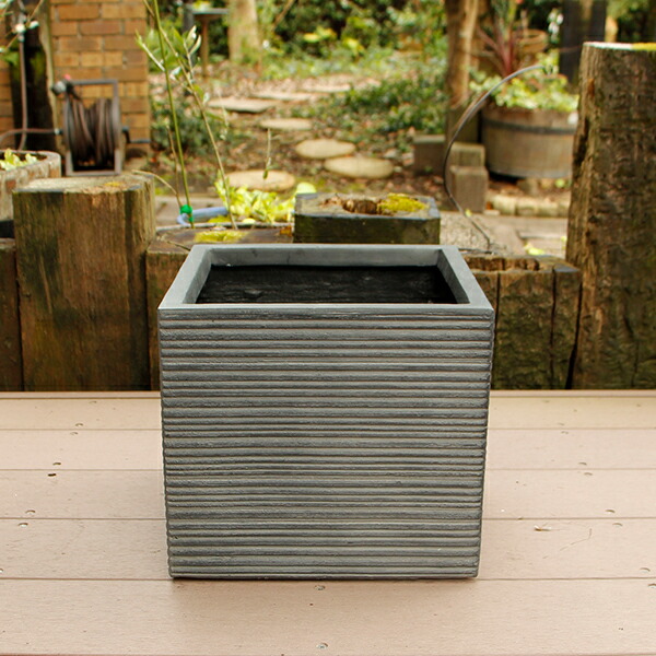 ストライプ模様の植木鉢 グレー 楽天市場】ストライプ（植木鉢｜植木鉢・プランター）：ガーデニング