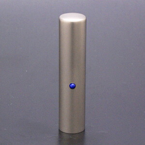送料無料◆印鑑 はんこ チタン印鑑 銀行印 ジュエルズ チタン ラピスラズリ 13.5mm 【印鑑ケース付】 [印鑑 銀行印 作成 印鑑ケース付き セット ハンコ 名前 判子 ギフト プレゼント お祝い 子供 結婚祝い 就職祝い]