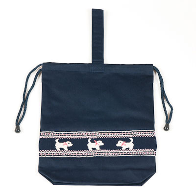 【期間中最大2000円OFFクーポン配布！ 4/4 20:00～4/17 9:59】手刺繍 スモッキング 巾着バッグ 紺色 布製 マチつき プードル・ピンク【シューズケースやお着替え入れに人気！】
