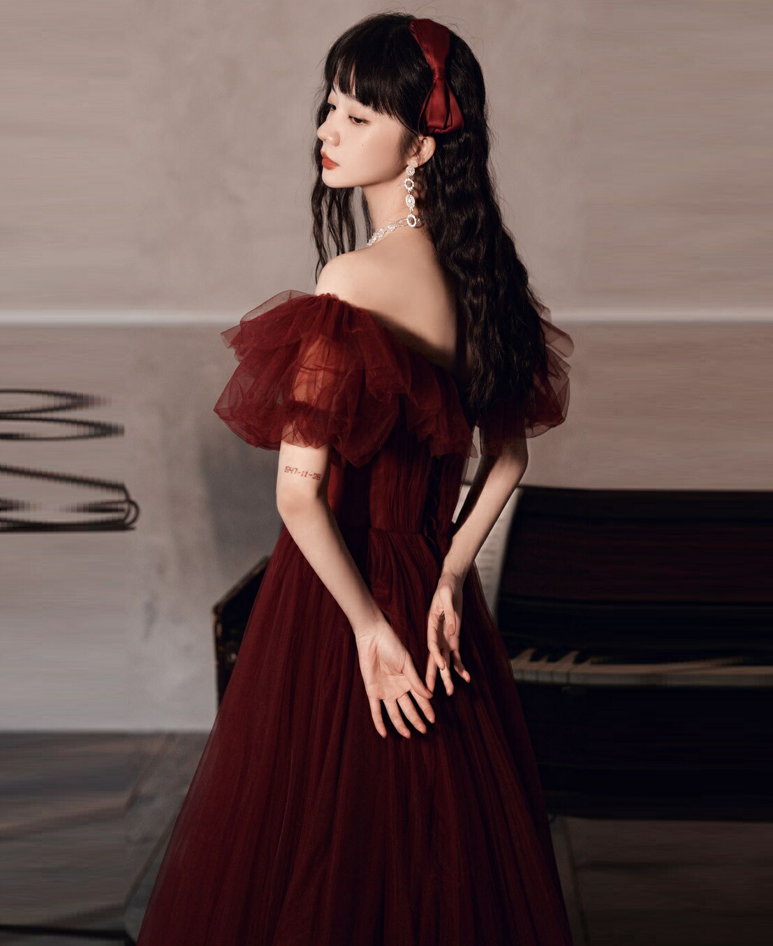 日本限定 カラードレス 赤 ウエディングドレス プリンセス 二次会 パーティードレス レディース 結婚式 ワンピース イブイングドレス 衣装 演奏会 発表会 ロングドレス 大きいサイズ オフショルダー おしゃれ 上品 フォーマル お呼ばれ 成人式 Aライン 前撮り 撮影