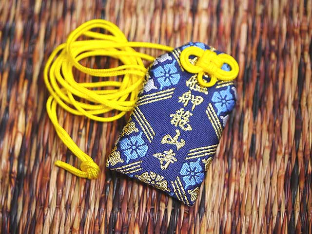 龍山寺 お守り キーホルダー付き ピンク 台湾 龍山寺 縁結びセット(お守り+赤い糸+良縁を授ける狐の水晶