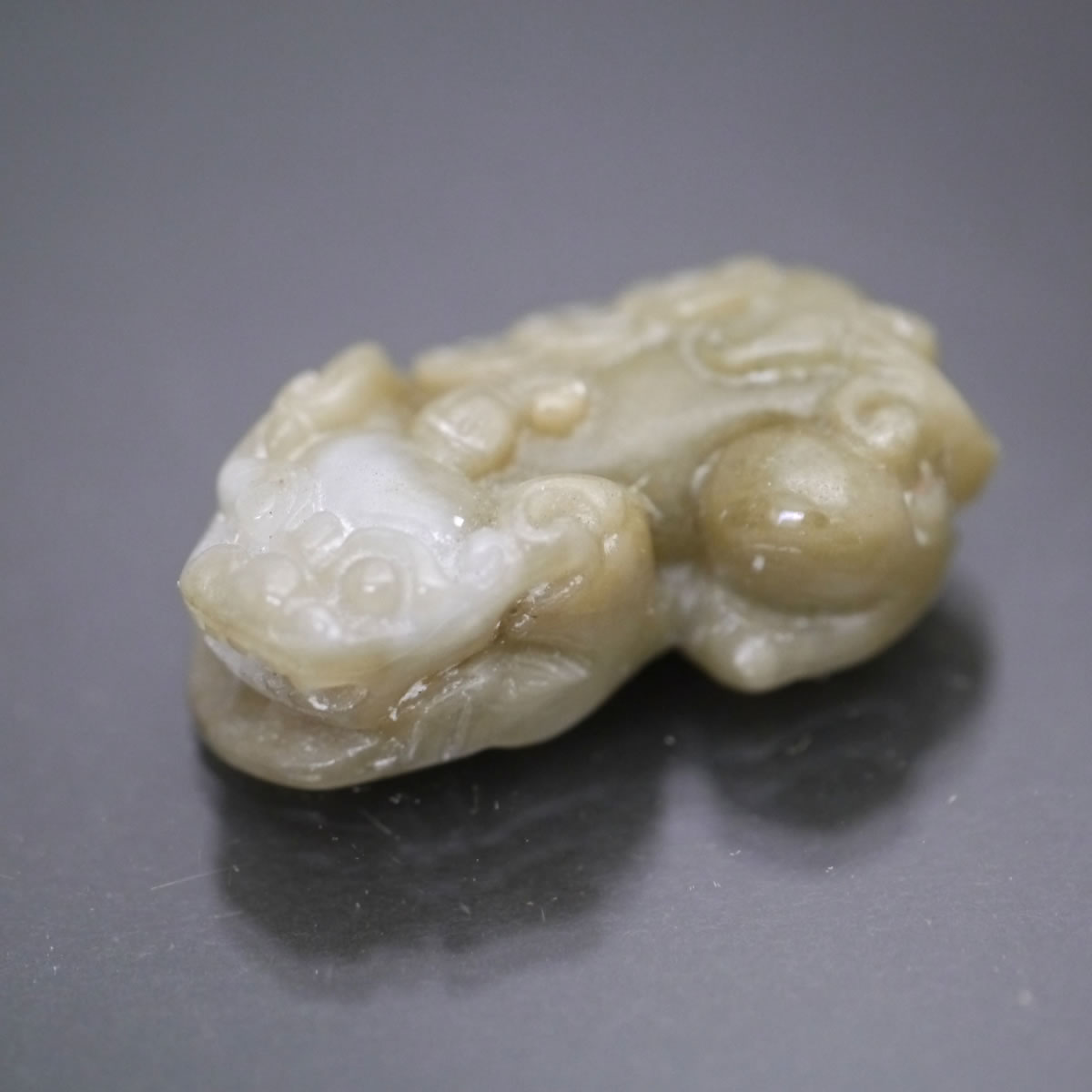 中国美術品・翡翠原石・観音盤龍・極細工3D浮彫・縁起・ペンダント・地上最強御守 中国骨董翡翠 】 双龍饕餮文 地透かし容彫り 佩玉/古玉/和田玉