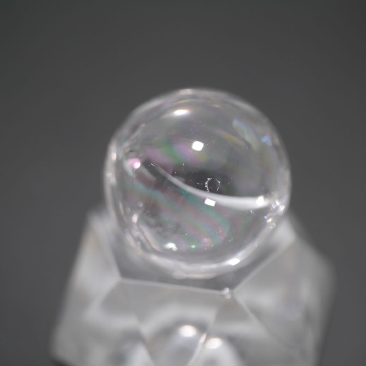 060847 虹入り　天然水晶玉台座付き31.6ミリ Amazon.co.jp: 天然白水晶虹入り丸玉 虹入り丸玉 水晶