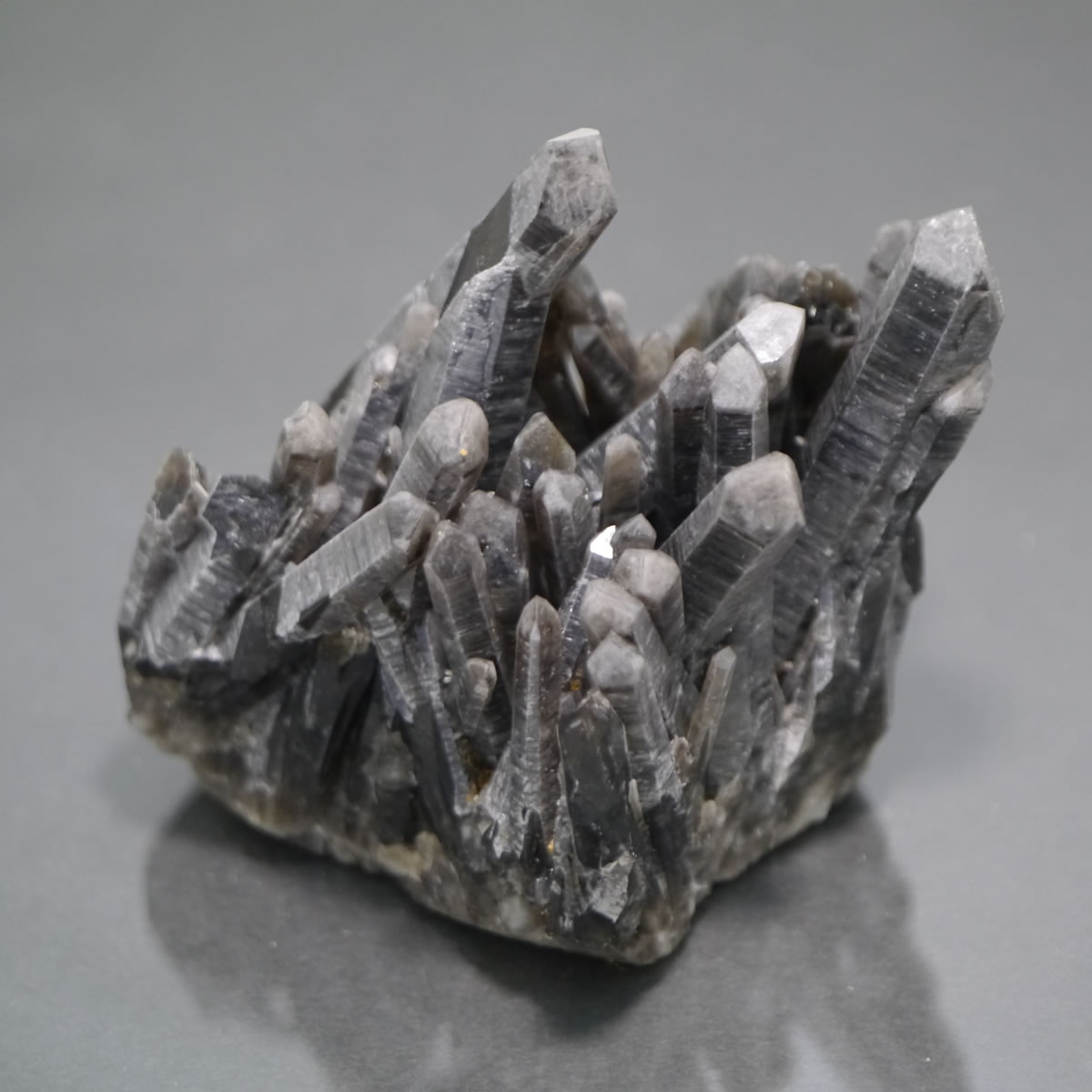 高品質 チベット産 モリオン 原石 クラスター 黒水晶 ケアンゴーム 261g 楽天市場】モリオン クラスター ケアンゴーム クラスター チベット産