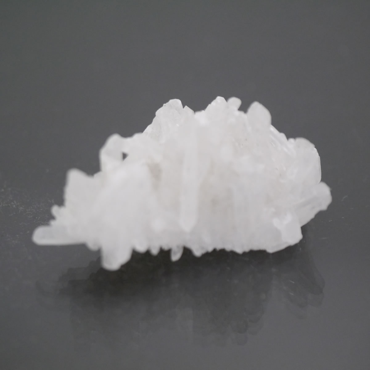 【1点物】チベット ヒマラヤ水晶 クラスター 台座付き　1205g 一点物】ヒマラヤ水晶クラスター(一点もの): 『岩座(いわくら)』公式通販