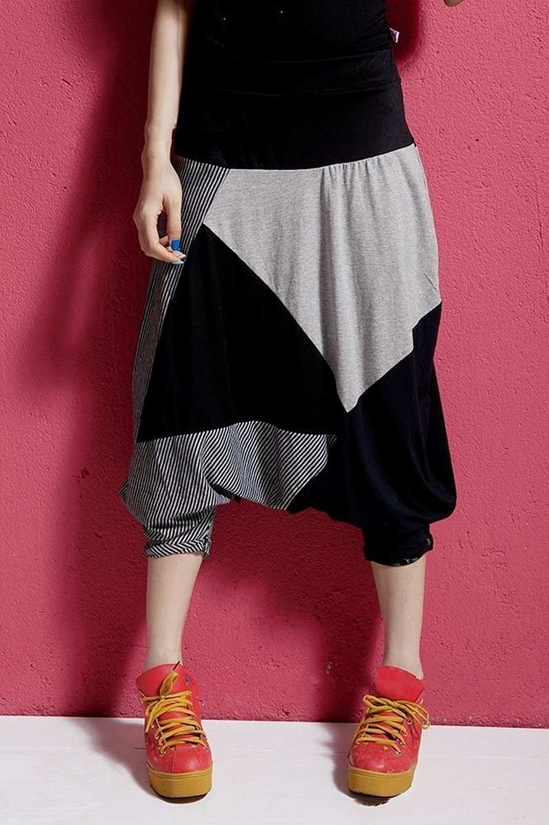 楽天市場 総柄ヒップホップ サルエルパンツ ハーレムパンツ フリーサイズ プリーツサルエルパンツ ウエストがゆるめ 腰パン 股下 足首まで 夏用の生地 夏用 サムエル かっこいいデザイン アシンメトリー ストライプ柄 つぎ合わせ ズボンスカート ダボ感 Happy Smiles