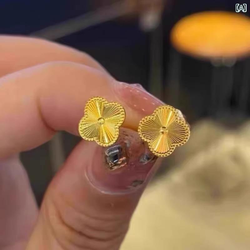 ピアス 四葉のクローバー ゴールド スタッドピアス レーザー加工 高密度 繊細な輝き 上品な質感 華やか 存在感 パーティー お呼ばれ 普段使い 日常 アクセント ジュエリー アクセサリー レディース 女性 贈り物 ギフト 幸運モチーフ ラッピング