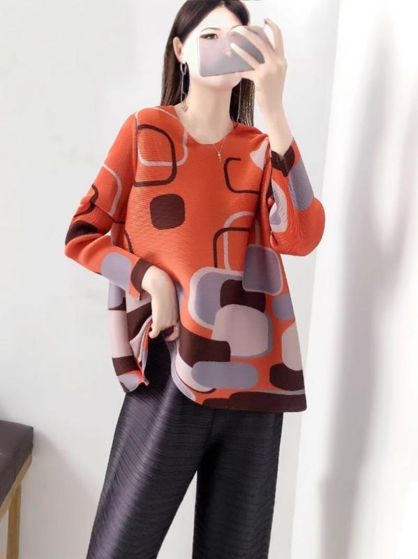Tシャツ レディース 長袖 クルーネック シャーリング カットソー トップス 体型カバー 着痩せ 上品 きれいめ オフィスカジュアル ギャザー 華やか 伸縮性 柔らかい 無地 シンプル 大人 カジュアル 秋服 冬服 通勤 通学 お出かけ 30代 40代