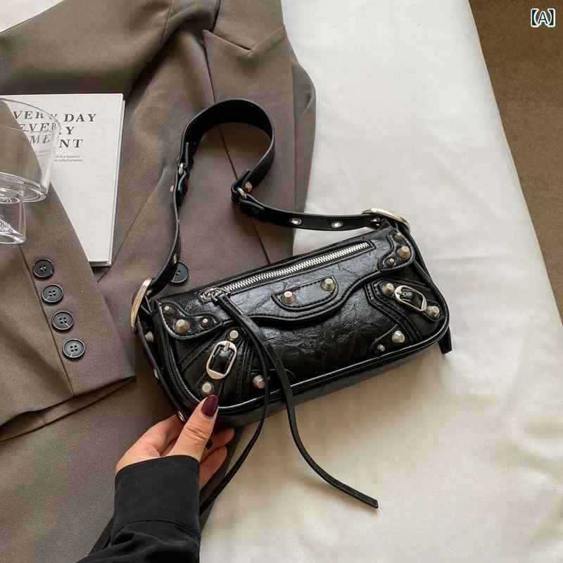 ショルダーバッグ レディース 鋲 スタッズ ライダース風 2way 斜めがけ 肩掛け 肩かけ レザー調 フェイクレザー パンク ロック クール かっこいい 個性的 小さめ お出かけ デイリー 旅行 鞄 カバン 軽量