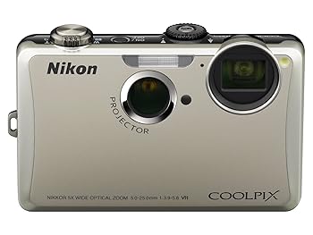 【中古】Nikon デジタル写真機 COOLPIX (クールピクス) S1100pj しろがね色 S1100PJSL 1410万絵素 光学5倍望遠レンズ 広角28粍 3型タッチパネル液晶プロジェク