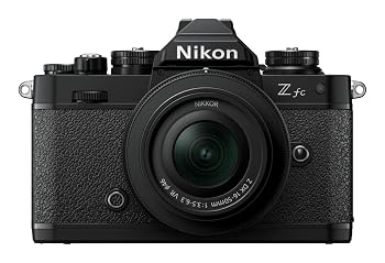 【中古】(非常に良い)Nikon ミラーレス一眼 Z fc ブラック 16-50 VR レンズキット｜ハッピーストア藤岡