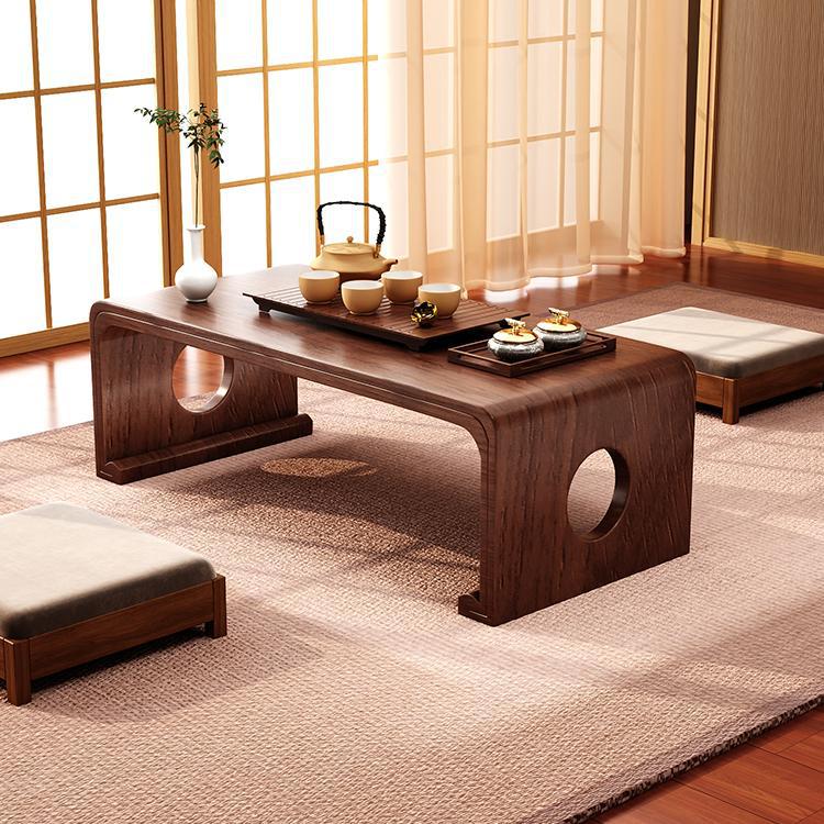出窓の小さなテーブル日本の畳のお茶のテーブル座って家庭用のコタツのテーブル低いテーブルのバルコニーお茶を飲む無垢材の小さなテーブル｜ハッピーストリーム