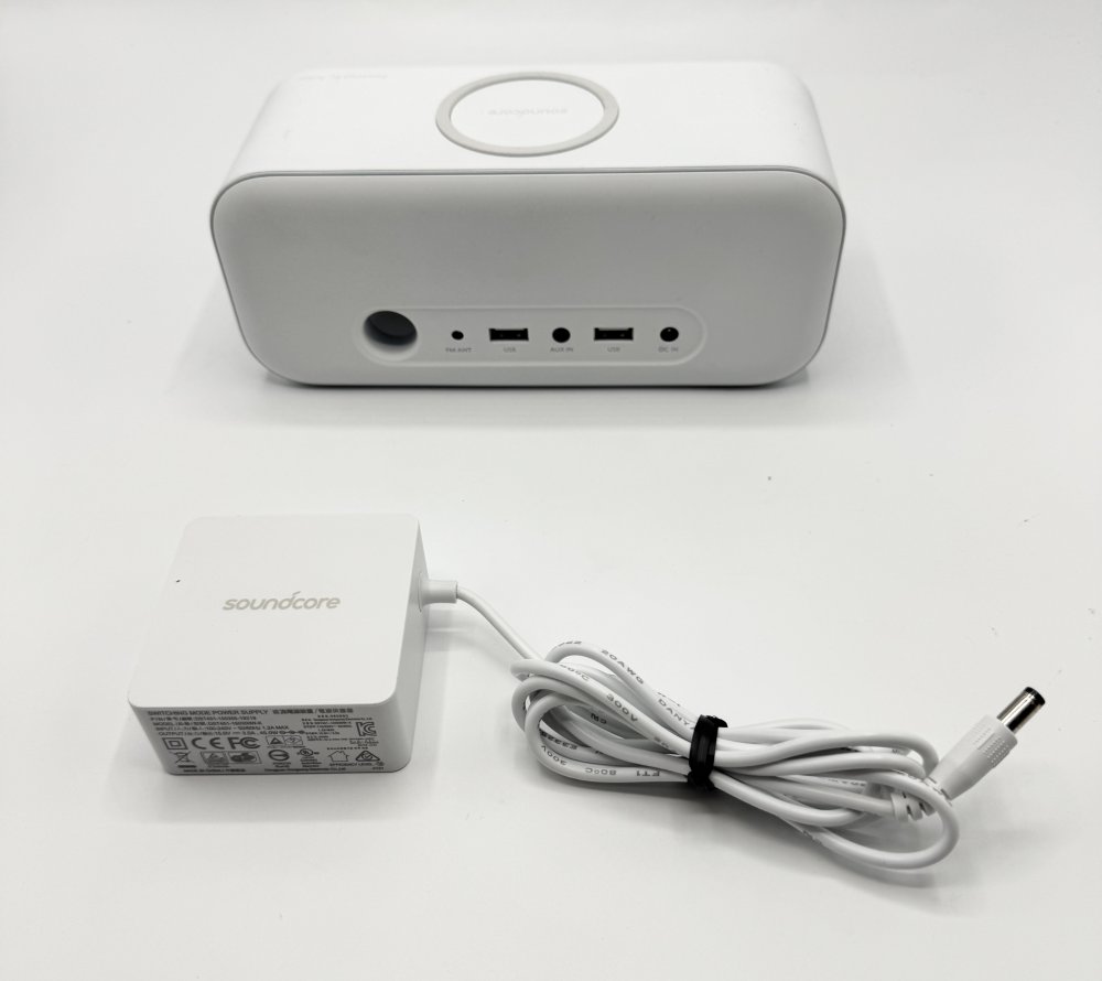 中古 Anker Soundcore Wakey Qi 相応う Bluetooth 金棒引き 無線電話申し受ける器  白いこと 快い音 快い音把握 多人数 寄りあい オフ会 笛竹 響き 音楽堂 重低音部 響き リビング スマホ パソコン 映像