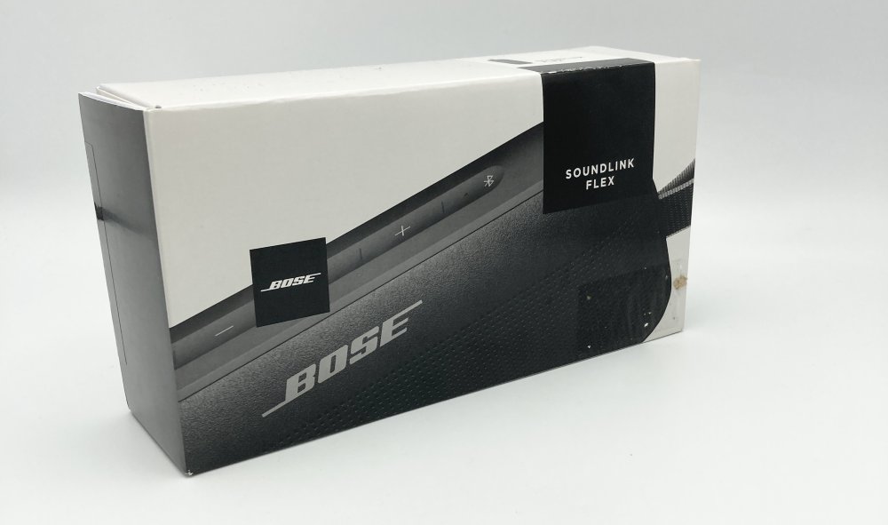 中古 Bose SoundLink Flex Bluetooth speaker 携帯型 無線電話 金棒引き マイクロホン付き添い人 黒いこと 黒 快い音 快い音把握 多人数 寄りあい オフ会 笛竹 響き 音楽堂 重低音部 響き リビング スマホ パソコン 映像