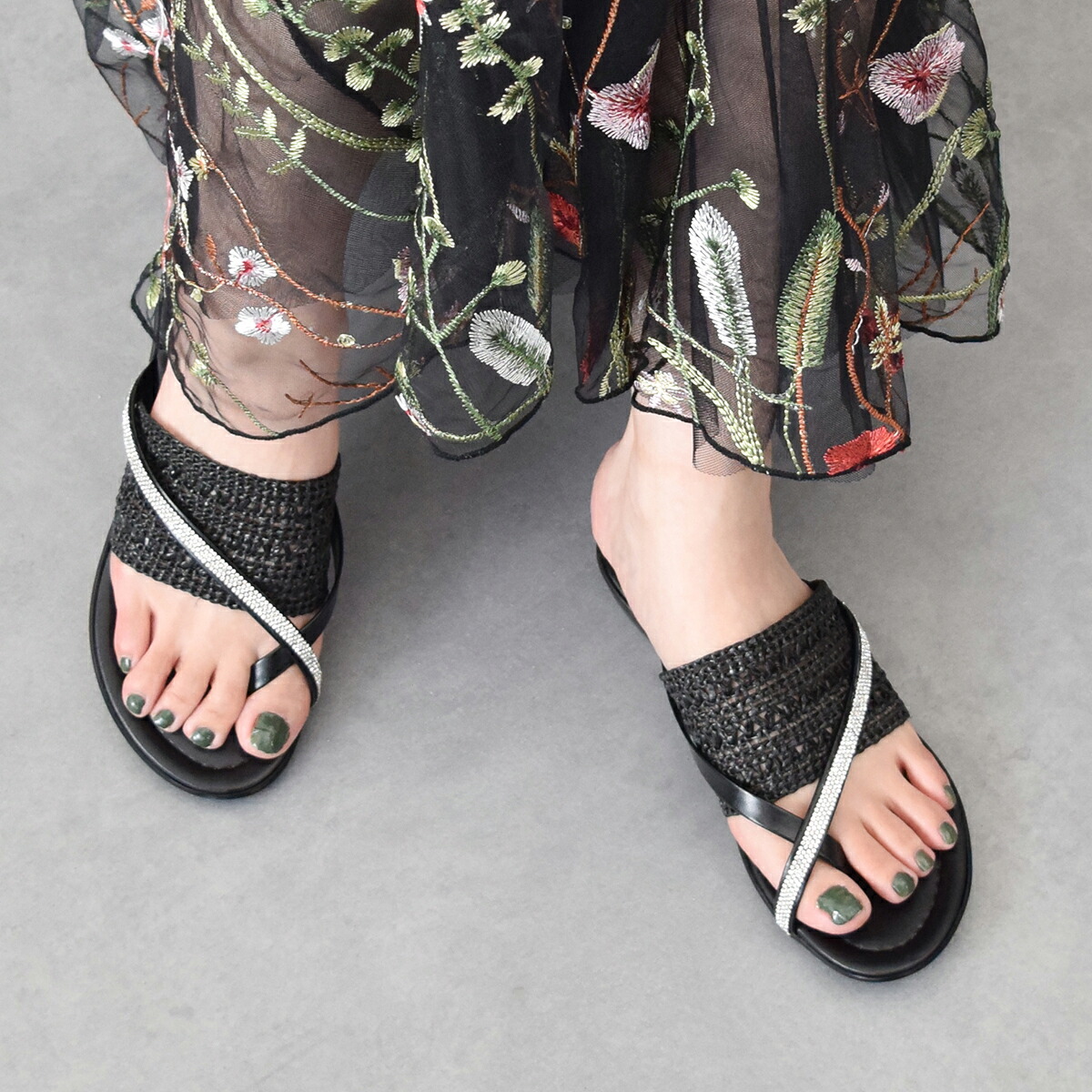 ITALIAN SHOEMAKERS ビジュークロスストラップトングサンダル