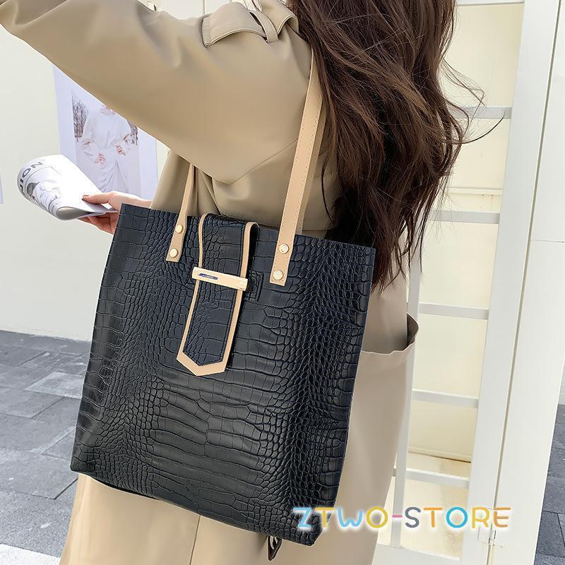 UNDERCOVER 十字架型押し柄 トートバッグ ブラウンレザー　アナーキー UNDERCOVER 十字架型押し柄 トートバッグ ブラウンレザー