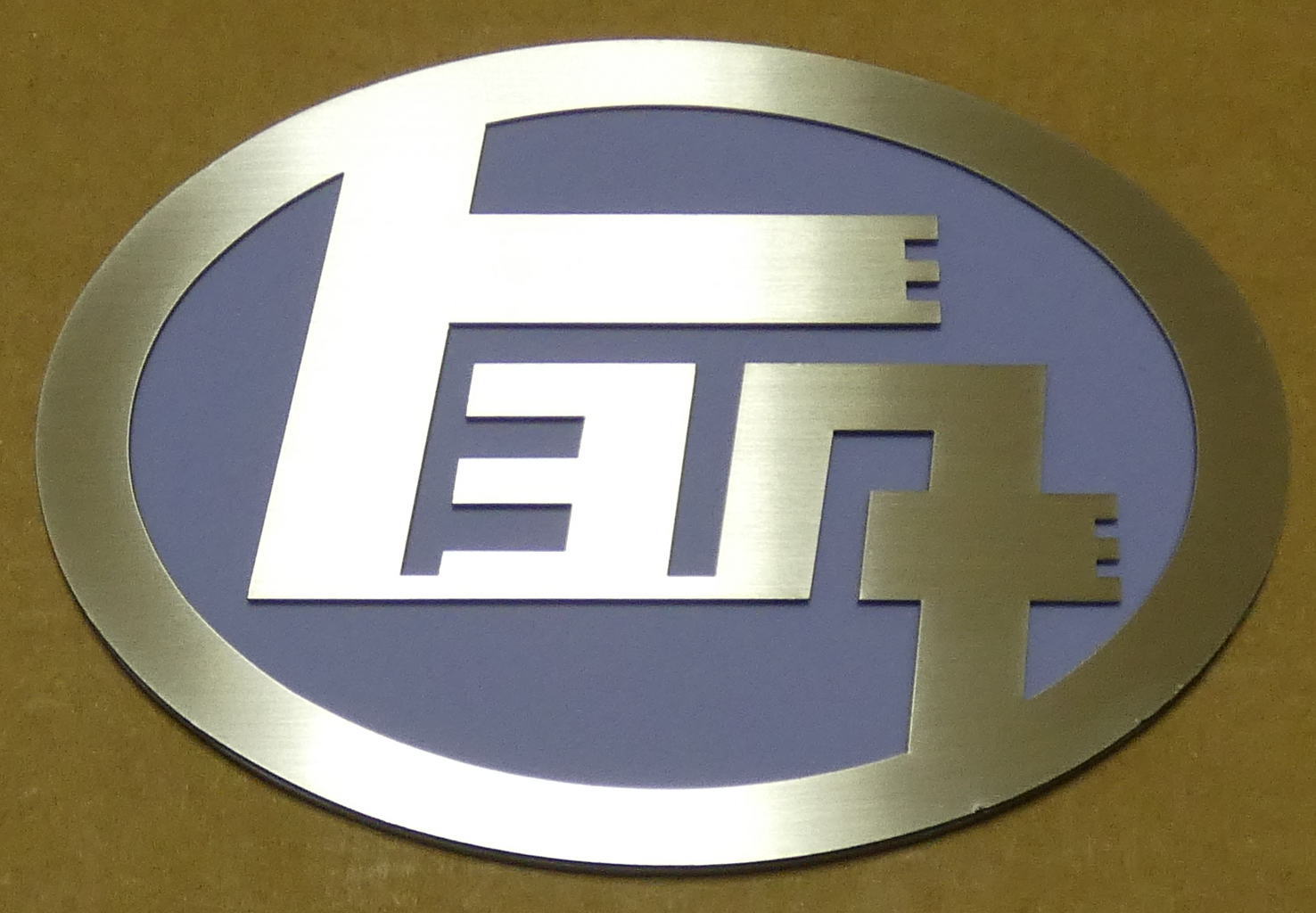 楽天市場 エンブレム 車 トヨタエンブレム ステンレスhl製 エンブレム オリジナルエンブレム トヨタ カーエンブレム トヨタマーク カー用品 ドレスアップ カーアクセサリー 外装 Toyota 豊田 改造 カタカナ レトロ フロントエンブレム リアエンブレム 春川工芸