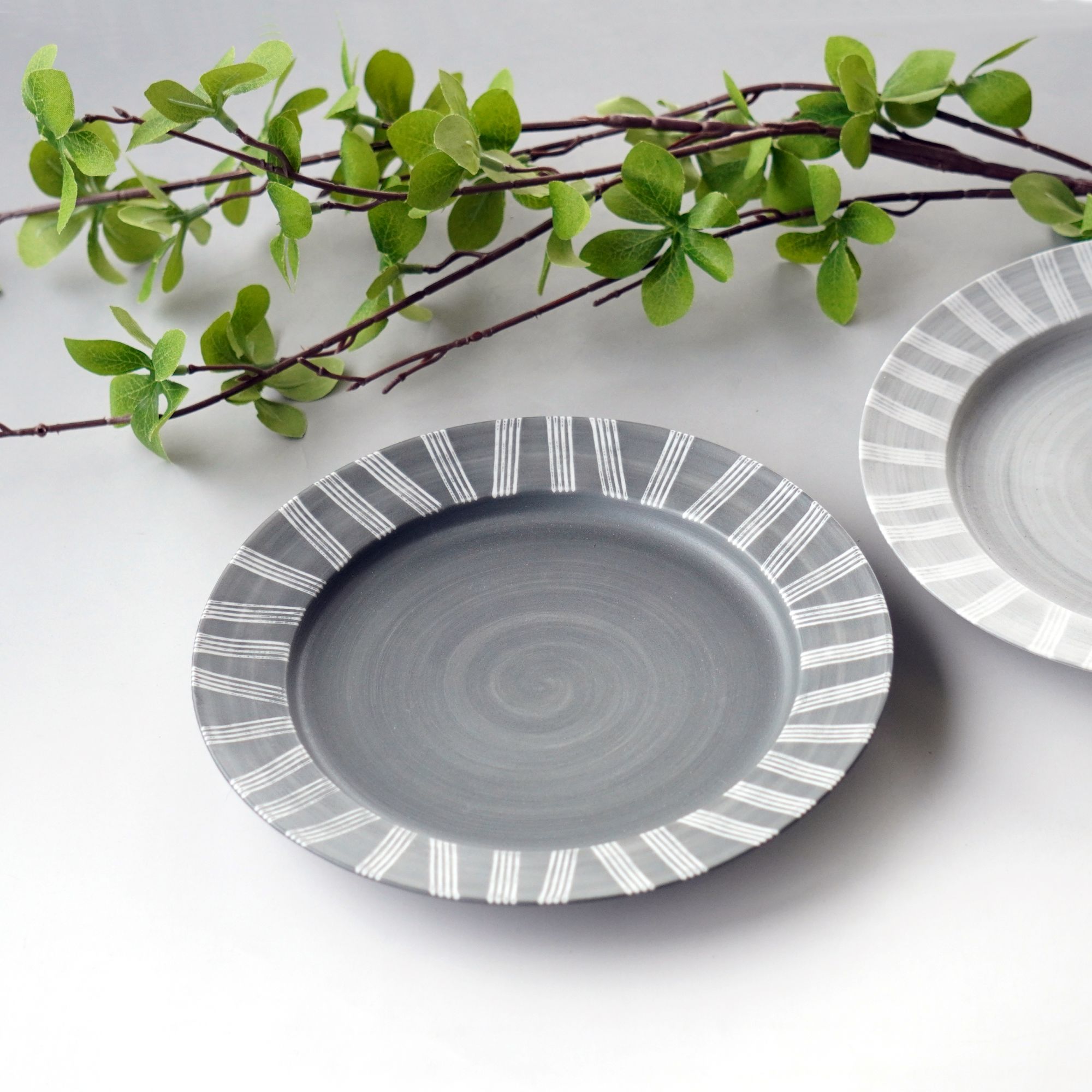 新品　波佐見焼 Shabby chic style 25cmプレート食洗機対応 楽天市場】波佐見焼 食器 Shabby chic style 25cm プレート グレー 和