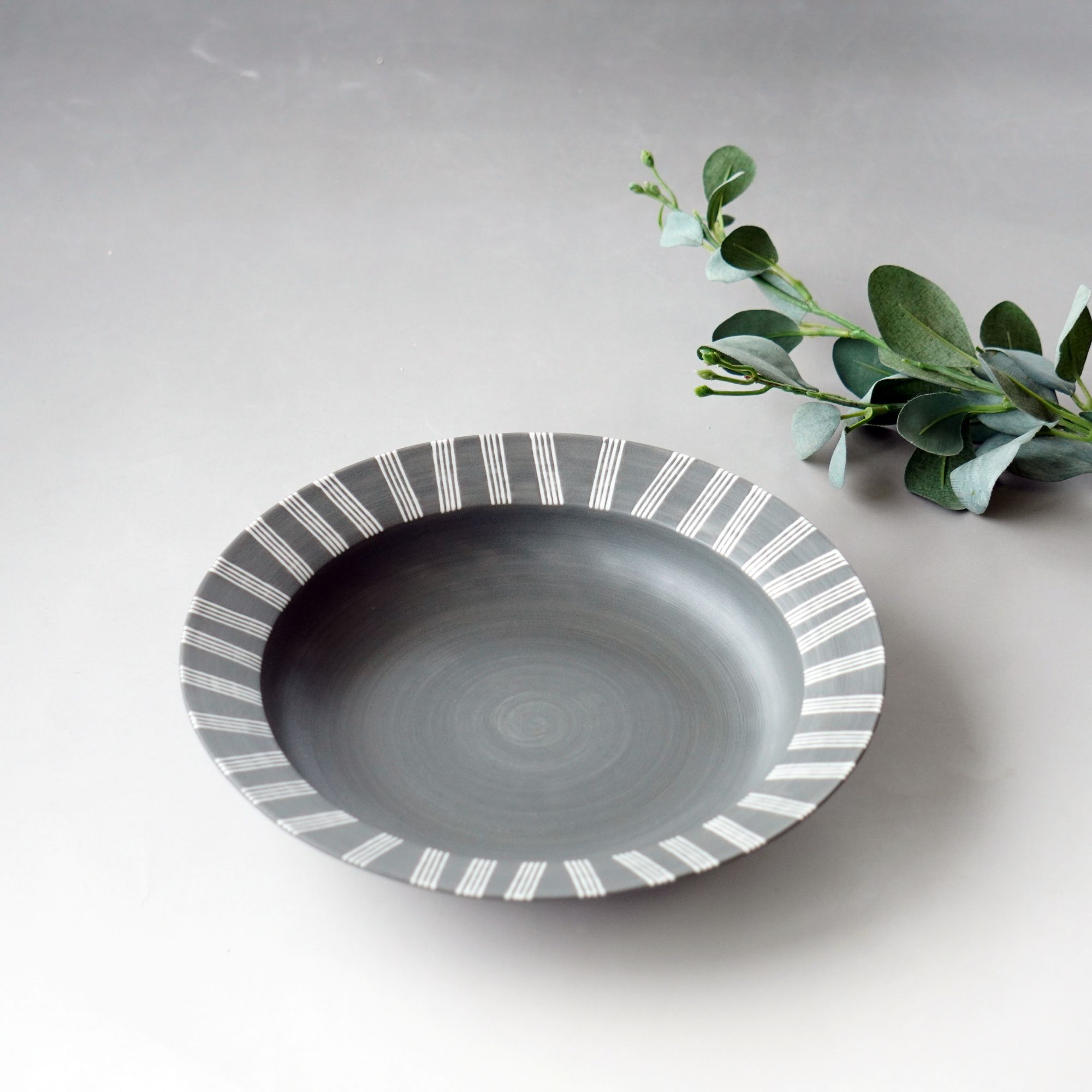 楽天市場】波佐見焼 食器 Shabby chic style 25cm プレート グレー 和