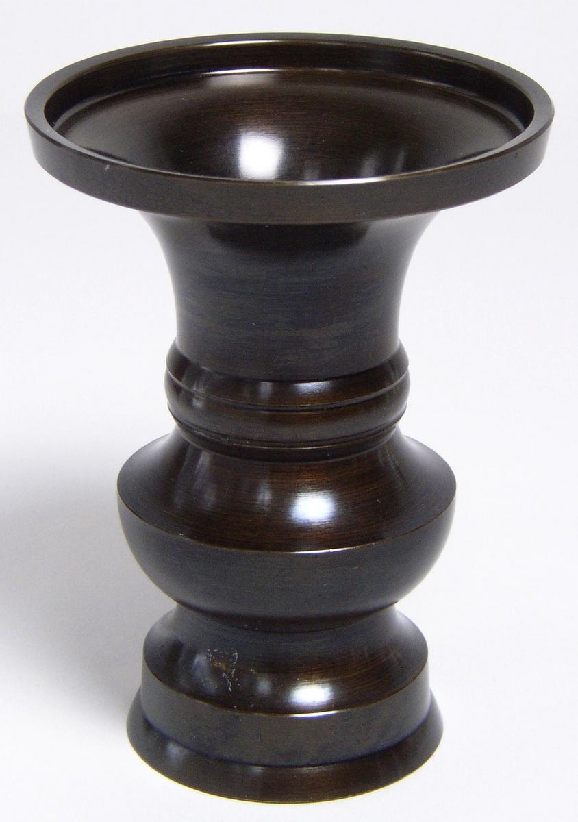 【楽天市場】花瓶 花立 真鍮製 上丸 花立 4.0号 約125mm 色付 黒茶色 日本製 地花 4寸 1本入 仏花用 中型 ミニ花立 国産 ...