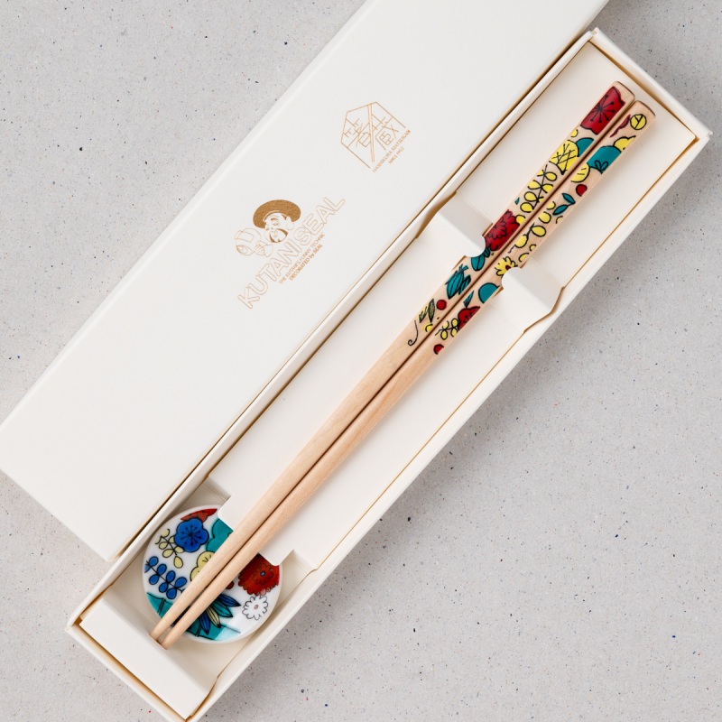 楽天市場 Kutani Seal お花の箸 箸置き付 ギフト箱付 6色展開 食洗機対応 お箸の専門店 箸蔵まつかん マツ勘箱入り おはし セット 桐箱 おしゃれ かわいい プレゼント 贈り物 還暦祝い 日本 お箸の専門店 箸蔵まつかん