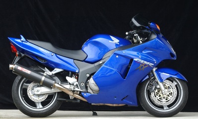バイク用品 マフラーヤマモトレーシング ヤマモト.R ステン4-2-1 キャタ カーボンサイレンサー CBR1100XX11100-21SCC 4521717002850|バイク用品はとやグループ2号店