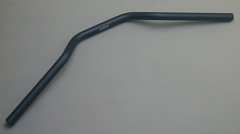バイクパーツ ADIO(アディオ) アルミハンドルバー ロータイプ BK61101 4582437433775 7,779円