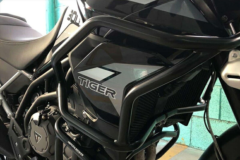 バイクパーツHEPCO&BECKER(ヘプコアンドベッカー) タンクガード ソリッド ブラック5097605 00 014550255842628｜バイク用品はとやグループ2号店