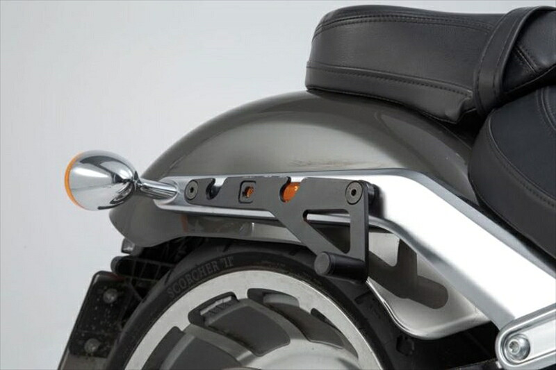 バイク用品 エスダブリューモーテック SWモーテック SLH サイドキャリア (右) HARLEY SOFTAIL FAT BOY S・BREAKOUT S 17-HTA1868210600 4538792373430｜バイク用品はとやグループ2号店