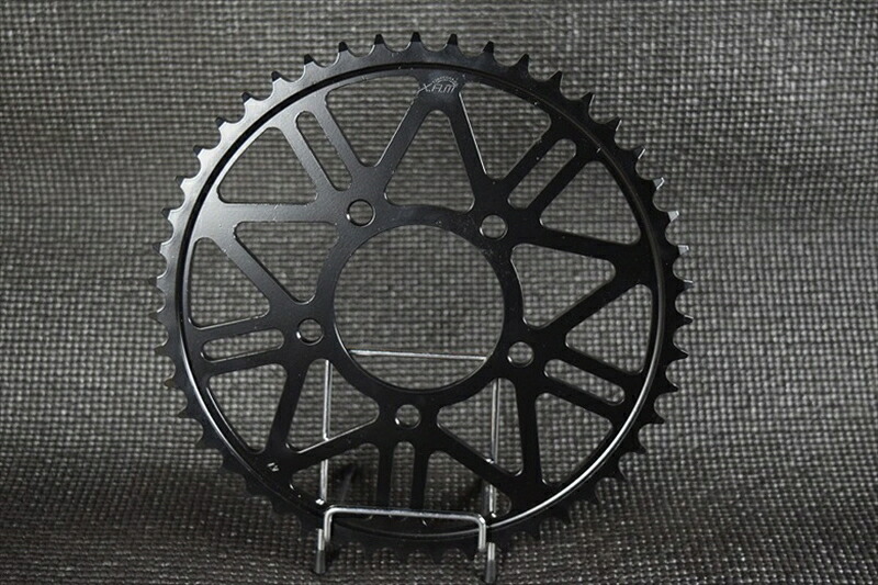 駆動系 ザム スチール 525-43T -R ブラック XAM NewSTEEL B5203R43K 4528388162142 取寄品｜バイク用品はとやグループ2号店