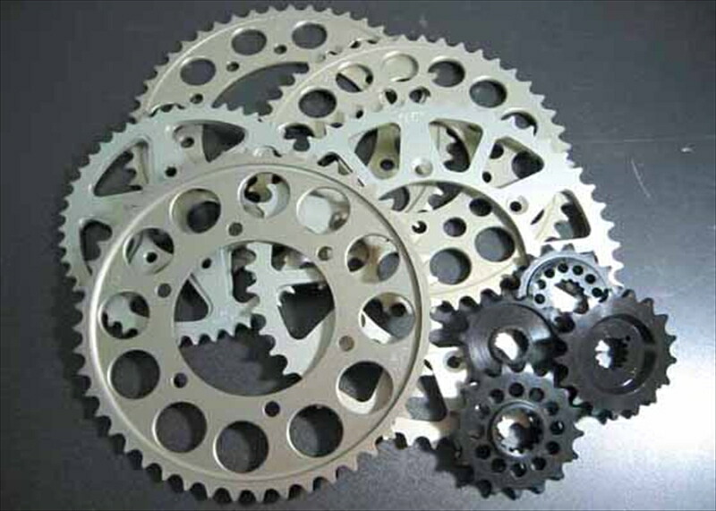 バイクパーツ 駆動系 SUNSTAR(サンスター スプロケ) フロントスプロケット スペーサーツキ オフセット S5J1-18 4570011715126