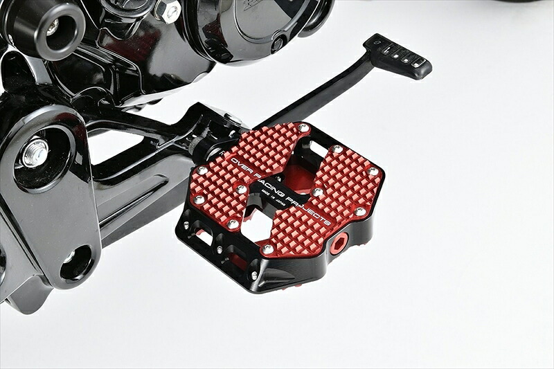 バイクパーツ OVER RACING(オーバーレーシング) フラットペダル ラージ BLK/RED 51-012-22B 4539770132377