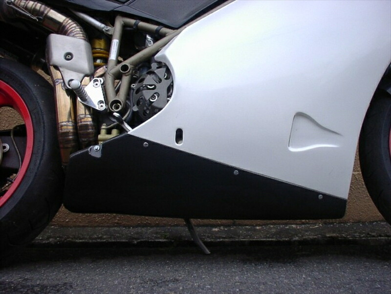 バイクパーツ 外装MOTO VELOCE(モトベローチェ) アンダーカウル 平織カーボン D01-D99601-180C4547424820570｜バイク用品はとやグループ2号店