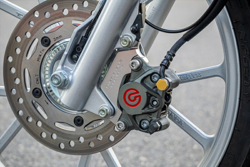 バイクパーツ OVER RACING(オーバーレーシング) Fキャリパーサポート ブレンボ2P用 SIL 83-126-11 4539770133787