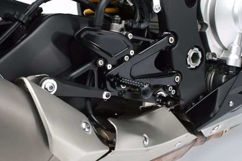 ステップ エラボレート フットコントロールKIT BLK YZF-R1 15-20 FCK3001B 4538792864655 取寄品