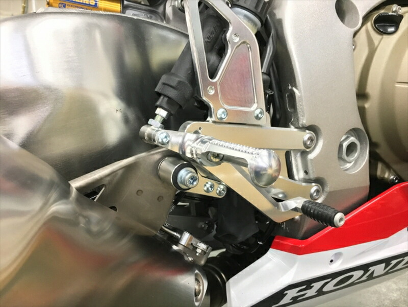 ステップ2ポジションバックステップスタンダード正チェンジCBR1000RRSC7717-50000-S77-B10004550255069629取寄品