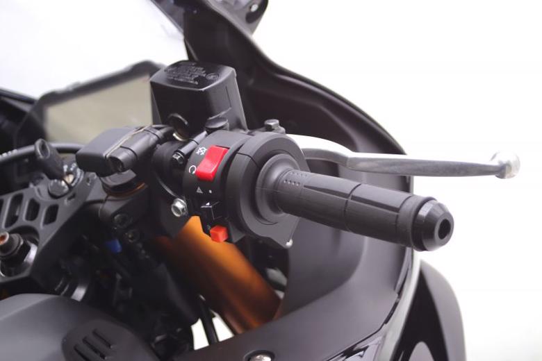 正規逆輸入品 ウェビック1号店Robby Moto Engineering Robby Engineering:ロビーモトエンジニアリング  トリプルクランプ 特注 カラー
