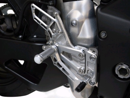 バイク用品 ステップ ステップ＆ステップボード＆タンデムキット K-FACTORY NEW ライディングステップ Mシルバー YZF-R1 09-11 ケイファクトリー 339MZBR061N 取寄品