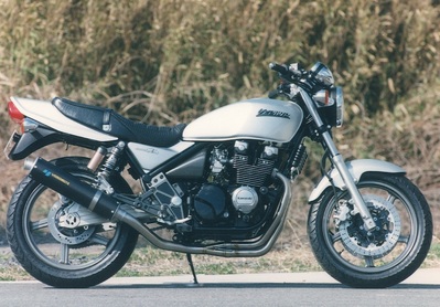 バイク用品 マフラーヤマモトレーシング ヤマモト.R ステン4-1 ケブラーサイレンサー ZEPHYR400 x40400-11SKB 4521717300055｜バイク・バイク用品はとやグループ