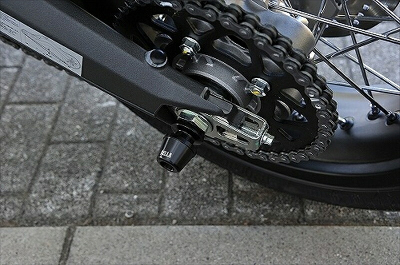 バイクパーツ 外装 アエラ AELLA リアアクスル・スタンドフックスライダー ドゥカティ スクランブラー AE-68022 4548916501953 ドゥカティ スクランブラー