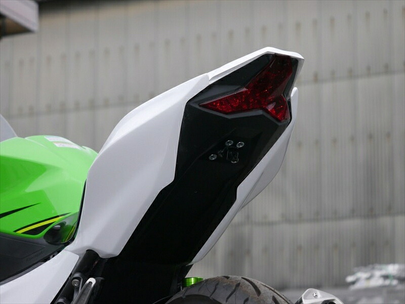 バイクパーツ SAITANIYA FACTORY(サイタニヤファクトリー) シートカウル/テールランプカバー/タンデムシートカバーSET 白ゲル 3K8NJ25SSR1-W 4550255926762