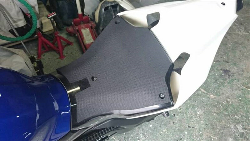 バイクパーツ 外装 サイタニヤファクトリー シート台＆ベース 黒ゲル -8mm 3Y5R1SDSB-BD 4550255982508 YZF-R1 15 純正シートカウル用