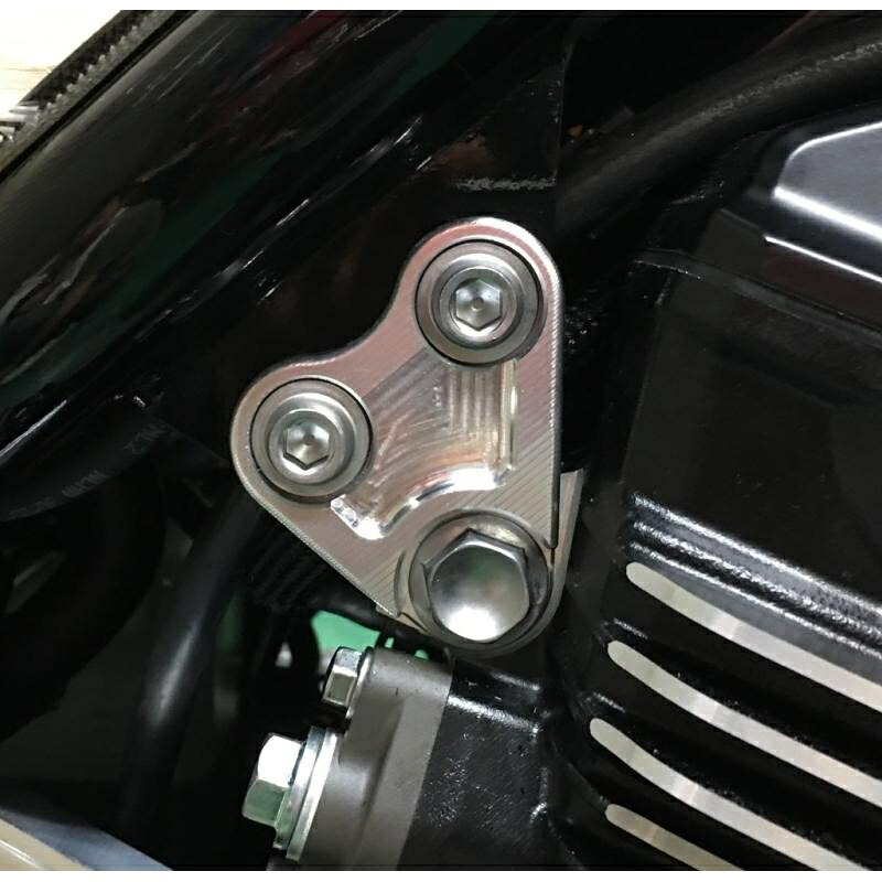 バイクパーツ 外装 ケイファクトリー エンジンハンガー FR メタリックシルバー 179VZBG015N 4582215613238