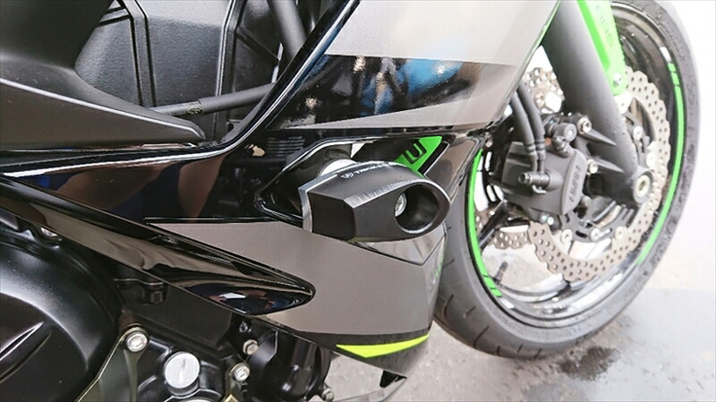 バイクパーツ 外装トリックスター フレームスライダー タイプE Ninja650 17-25/Z650 17-25AFSE-032 4573269991137｜バイク・バイク用品はとやグループ