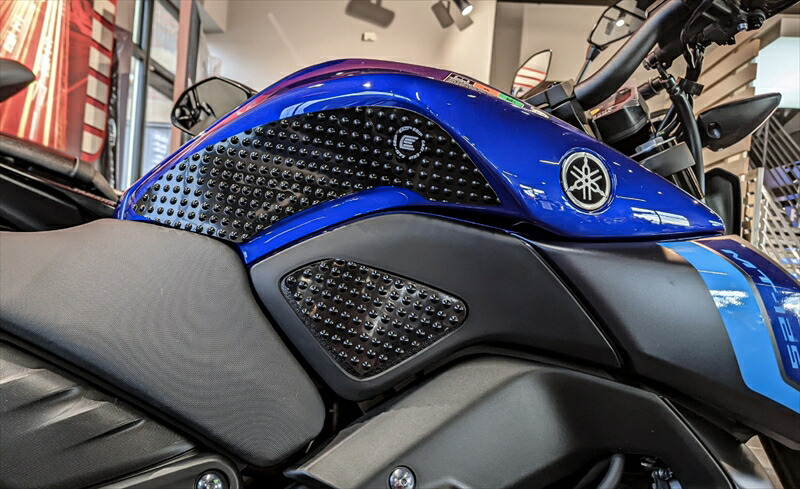バイクパーツ 外装 R&G(アールアンドジー) Eazi-Grip Tank Grips:EVO:BLACK COLOR RG-EVO940BL 4573619296486 7,193円
