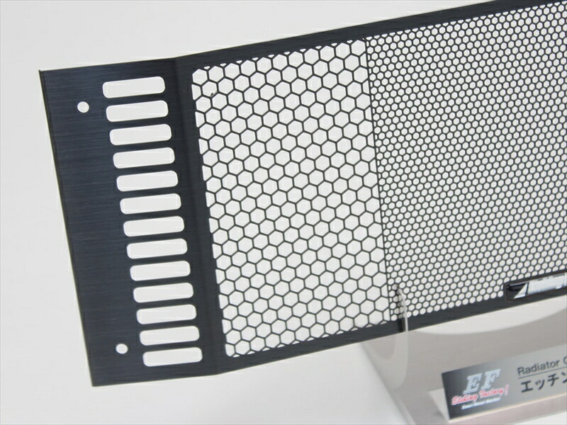 バイクパーツ ETCHING FACTORY(エッチングファクトリー) オイルクーラーガードSB エンブレム青 OGAC-1113R-00-SB 4550646435323