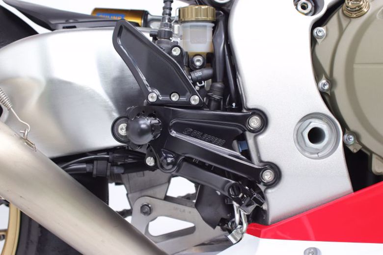 ステップ エラボレート フットコントロールKIT SIL CBR1000RR 08-19 シフター無 FCK1001S 4538792864648 取寄品
